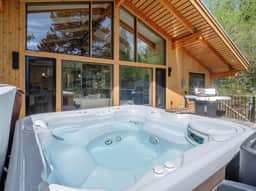 Summit Chalet - Image 2