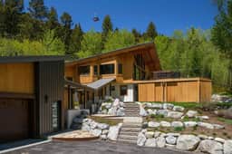 Summit Chalet - Image 5