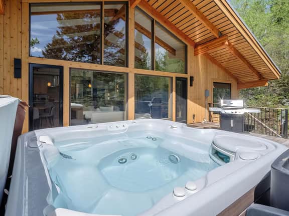 Summit Chalet - Image 2
